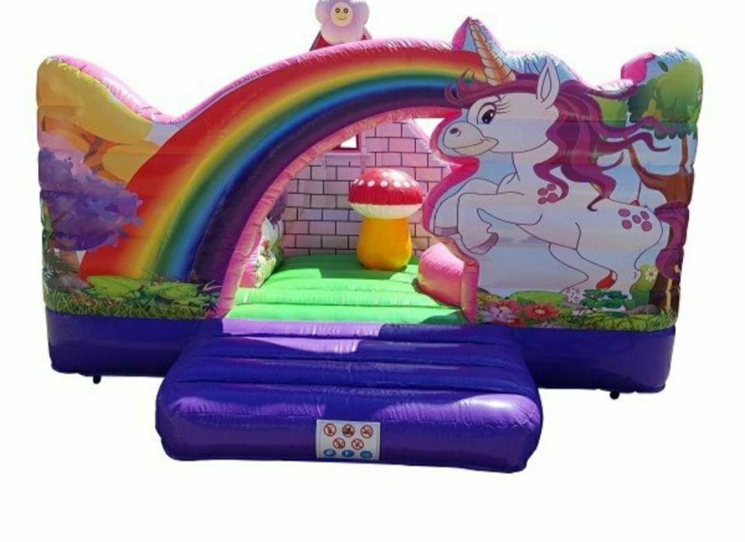 Hüpfburg / Einhorn mit Schloß und Rutsche Hüpfburg / Einhorn mit Schloß und Rutsche
